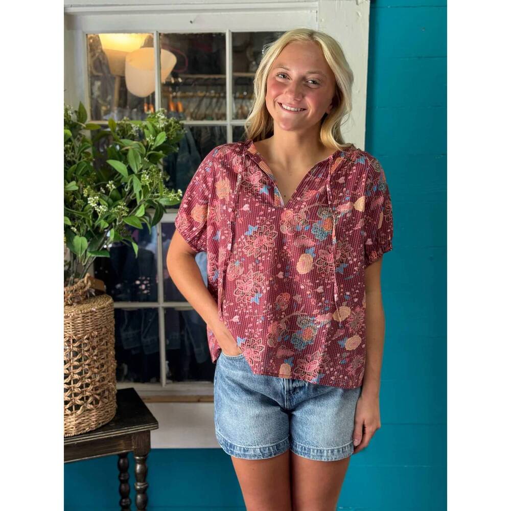 NEW DYLAN camelia short sleeve top in red multi
